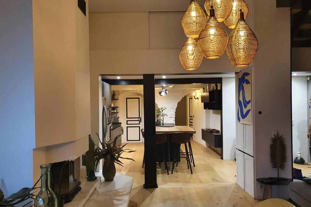 Loft De Type Industriel Et Spacieux Ница Екстериор снимка