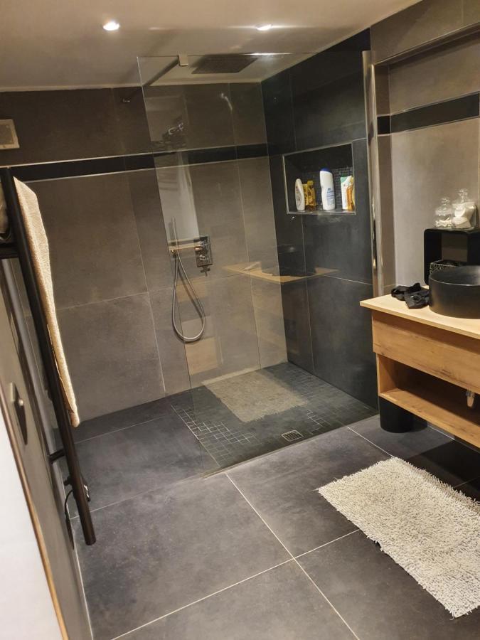 Loft De Type Industriel Et Spacieux Ница Екстериор снимка